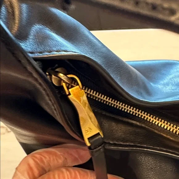 NWT Donna Karan Black Leather Shoulder Bag with Gold Chain - Picture 6 of 12